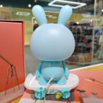 Lampă de veghe LED pentru copii Iepuraș pe skateboard, 28 cm (Bleu) - imagine 6