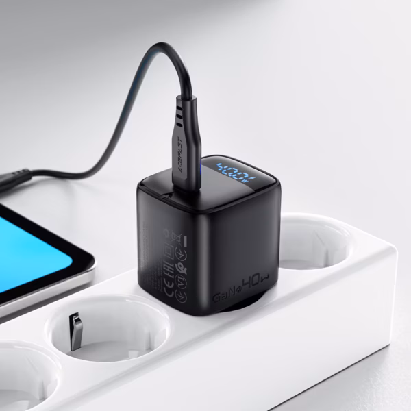 Încărcător AceFast A135 PD40W GaN USB-C cu afișaj digital