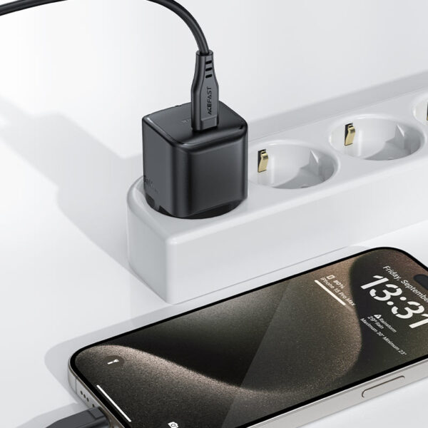 Încărcător mini AceFast A77 PD30W GaN USB-C, Negru (EU)